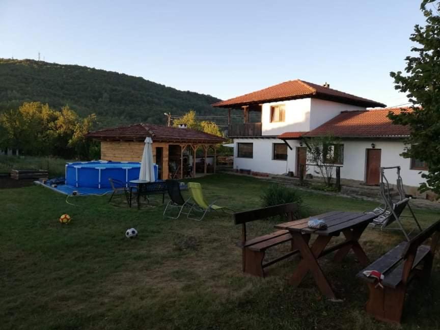Guest House Yana Tŭrkasheni Εξωτερικό φωτογραφία